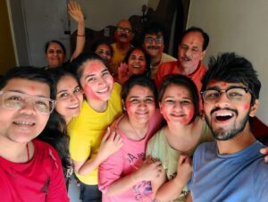 Vyoma Nandi Instagram - Happiest holi to everyone! May you be blessed with smiles and joys every single day of the year! Spread love happiness and laughter! So grateful I have my family with me this Holi 🥰😇💃🏻💃🏻💃🏻 #enjoy #happyholi #familytime #togetherforever