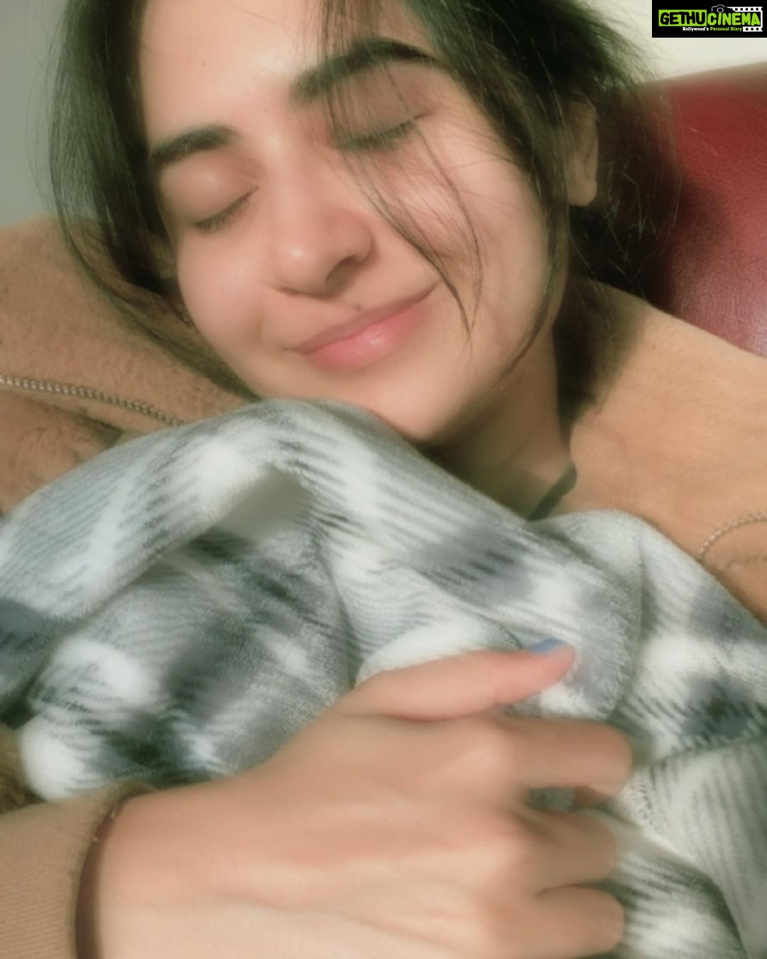 Vyoma Nandi Instagram - Give yourself a big hug 🤗 ♥️
