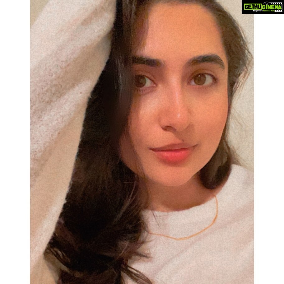 Vyoma Nandi Instagram - 🤍 do you enjoy your own company? Happiness and blissfulness comes from within. Enjoy people it’s the festive season and it’s the season to grow and spread love! ☺️ #happydiwali #nutanvarshabhinandan