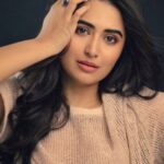 Vyoma Nandi Instagram - 🐻 Trying the famous hand on the head pose! 🙈 . . 📷 @aashutosh_mishra28 💄💇🏻‍♀️ @mamtavyashah8874 #vyomanandi Mumbai, Maharashtra