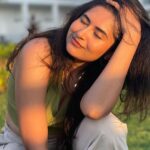 Vyoma Nandi Instagram – In love with Life 💚#thesunismyinspiration
