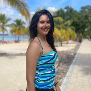 Vyoma Nandi Instagram - Found my effortless smile again 😁 Can ya feel it too? 🥰🏝 #familytime #godchild #lookingforwardtohappiness