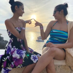 Vyoma Nandi Instagram - Found my effortless smile again 😁 Can ya feel it too? 🥰🏝 #familytime #godchild #lookingforwardtohappiness