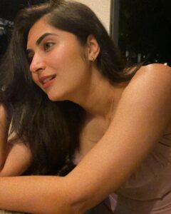 Vyoma Nandi Instagram - Main apni favourite hoon! 💃🏻🤩 #alwaysbeen #alwayswillbe #uffheat 🔥😅 Birthday evening vibes in Jamaicaaaa 💃🏻#sogratefulforitall Negril, Jamaica