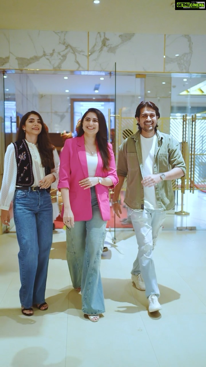 Vyoma Nandi Instagram - Check out the electrifying moments from our upcoming film #HurryOmHurry trailer launch event in Ahmedabad.!!!🎬📸 If you have missed it, Go and Watch Full Trailer on Everest Entertainment Gujarati YouTube Channel! @sanjaychhabriaofficial @vaidyanisarg @randeria_siddharth @raunaqkamdar @vyomanandi @_shivamparekh @malhaar_rathod #TrailerLaunchEvent #Ahmedabad #HurryOmHurryTrailer #SiddharthRanderia #RaunaqKamdar #VyomaNandi #MalhaarRathod #ShivamParekh #NisargVaidya #SanjayChhabria #EverestEntertainment #EverestEntertainmentGujarati #GujaratiMovie #GujaratiFilm
