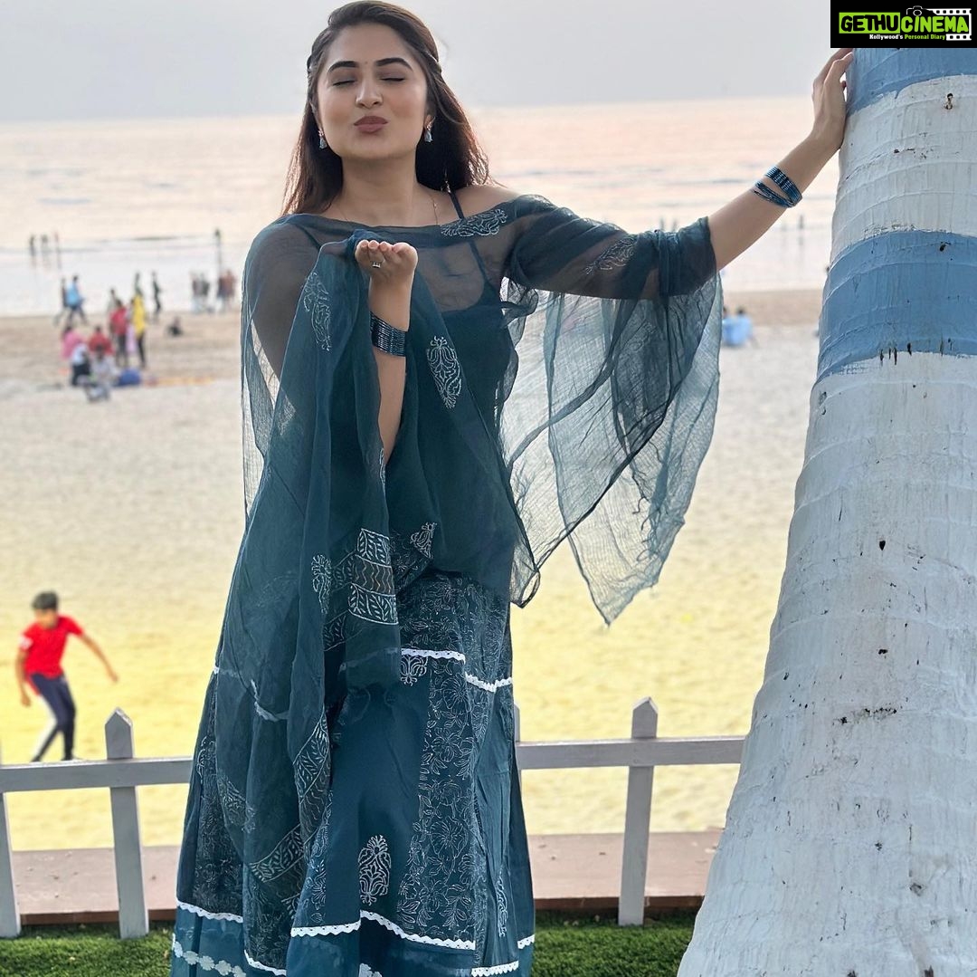 Vyoma Nandi Instagram - Beach waali Diwali 🪔 💙 Mumbai, Maharashtra