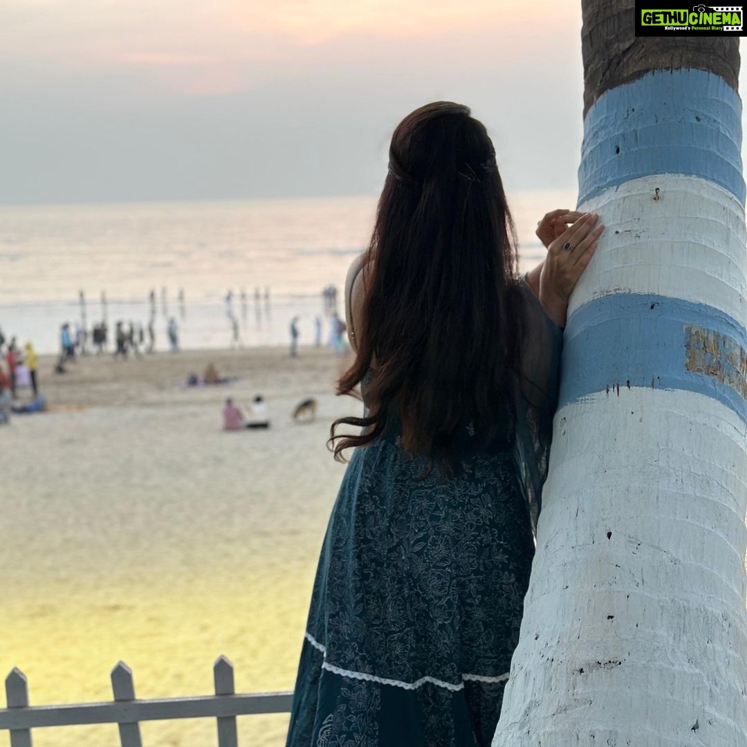 Vyoma Nandi Instagram - Beach waali Diwali 🪔 💙 Mumbai, Maharashtra