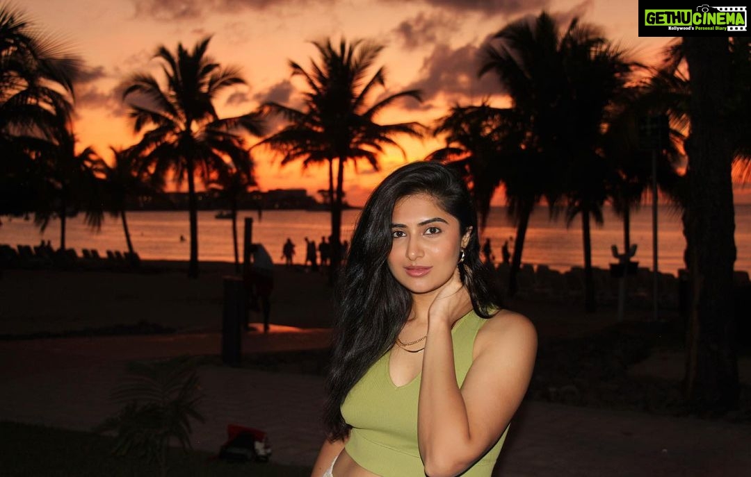 Vyoma Nandi Instagram - Magical Jamaican Sunset! How wonderful and colourful is our Mother Nature! In awe of its beauty! Requires no photoshop whatsoever 🥹