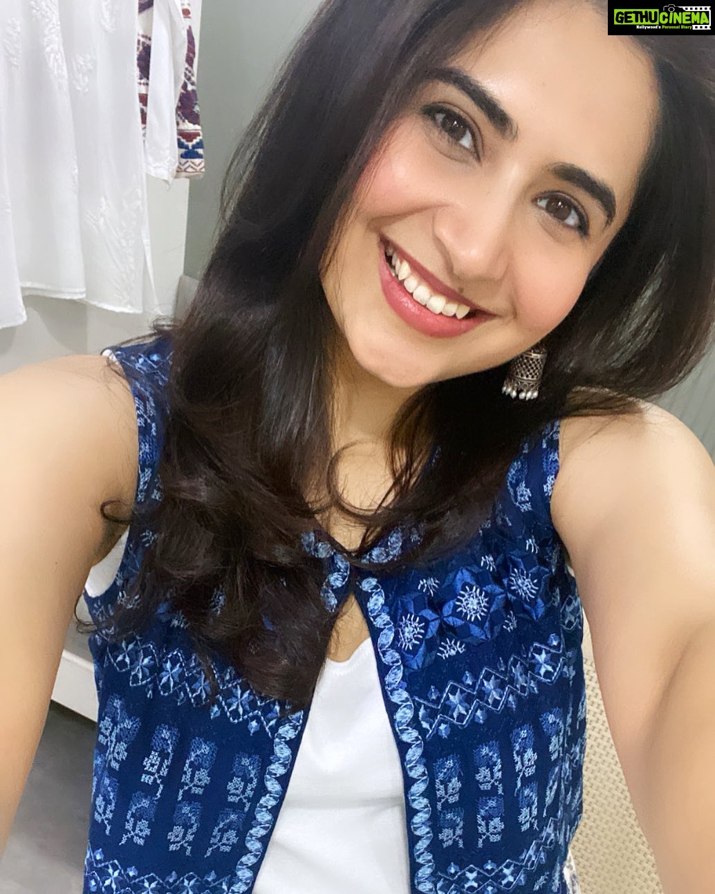 Vyoma Nandi Instagram - ⛈️ the kinda smile rainy weather brings on my face! #favseason