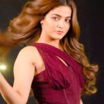 Wamiqa Gabbi Instagram – Shaam dhalte hi #WorldCup ki yaad aa gayi… aur suna hai ki hamari Indian Cricket team ne toh aaj kamaal ke saath saath dhamaal kar diaaa… 🥂 Mubaarak ho sabko 🤍