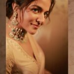 Wamiqa Gabbi Instagram – What a beautiful night that was ♥️
Thank you @kalyanjewellers_official ✨
.
Jewellery @kalyanjewellers_official 
Wearing @devnaagri @vandafashionagency 
Styled by @ekalakhani 
Style team @itsfatimabaluch @mayuri_srivastava 
Hair @forum.gotecha 
Makeup @cocoballucci_ 
Photographer @mr_darklab