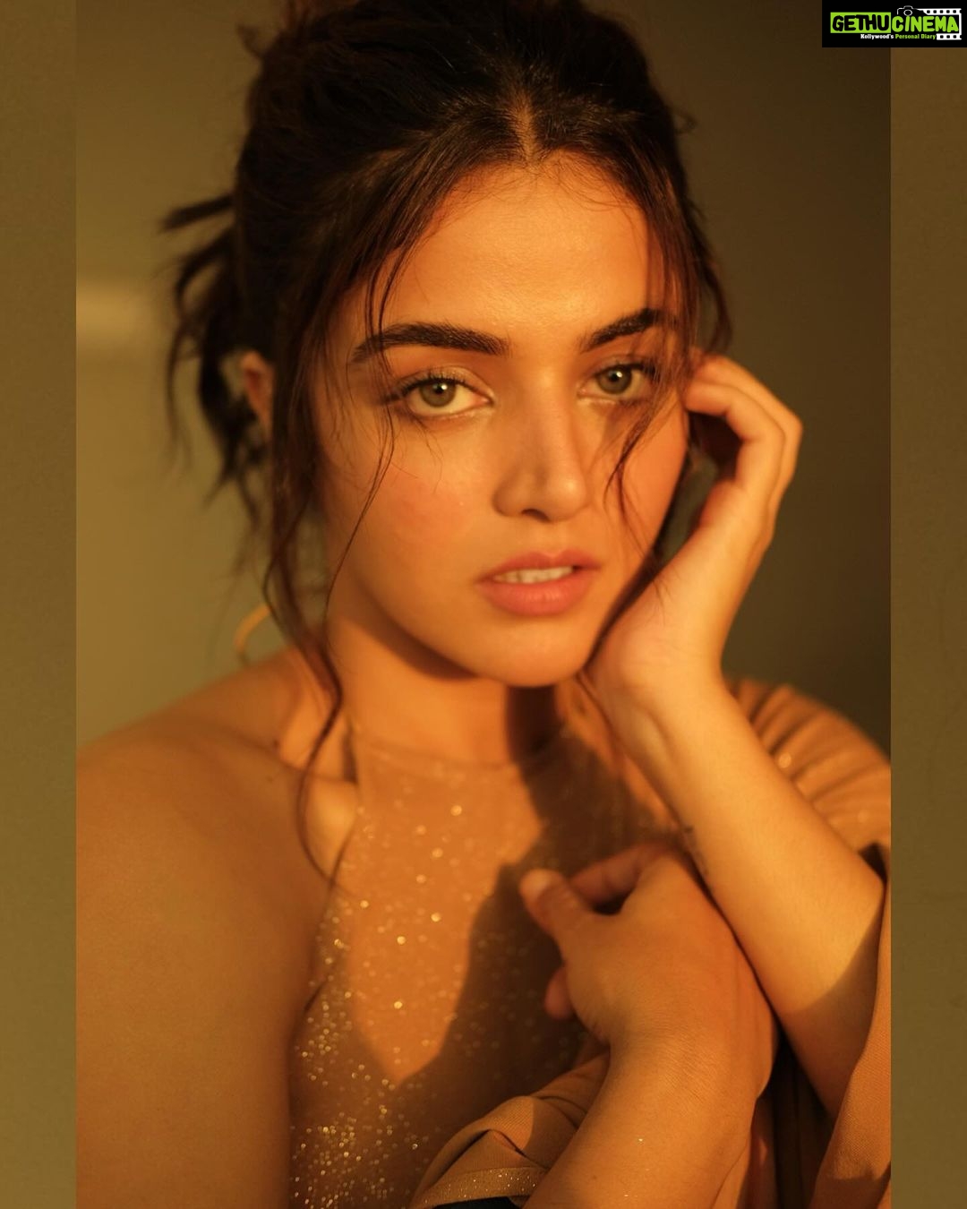 Wamiqa Gabbi Instagram - Ego is the root of all evil. Destroy your Raavan from your heart. Become the Ram of your own life 🧡 #HappyDussehra