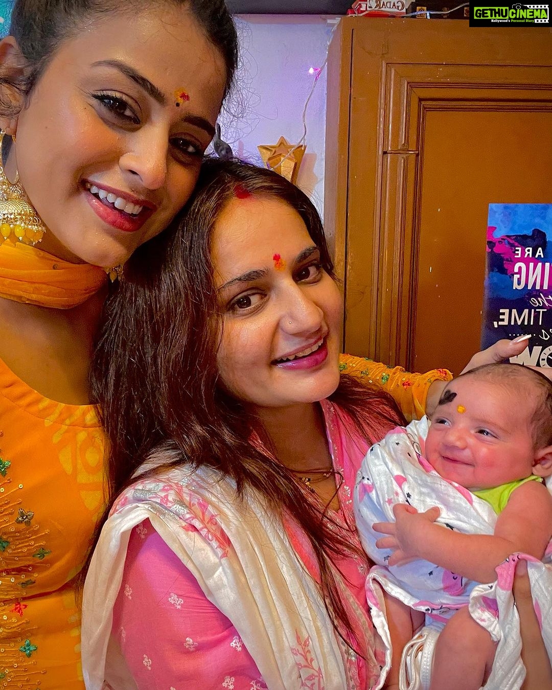 Yamini Singh Instagram - भक्ति गणपति, शक्ति गणपति सिद्दी गणपति लक्ष्मी गणपति महा गणपति देवो में श्रेष्ठ मेरे गणपति गणेश चतुर्थी की हार्दिक बधाई । 🤍 Andheri West