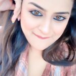Yamini Singh Instagram - 🤭 @khesari_yadav 🖤🦁 @official.sapna_chauhan ❤️ @wavemusic ❤️ #gurupurnima