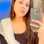 Yamini Singh Instagram - 🤭 @khesari_yadav 🖤 @raniactres88 ❤️