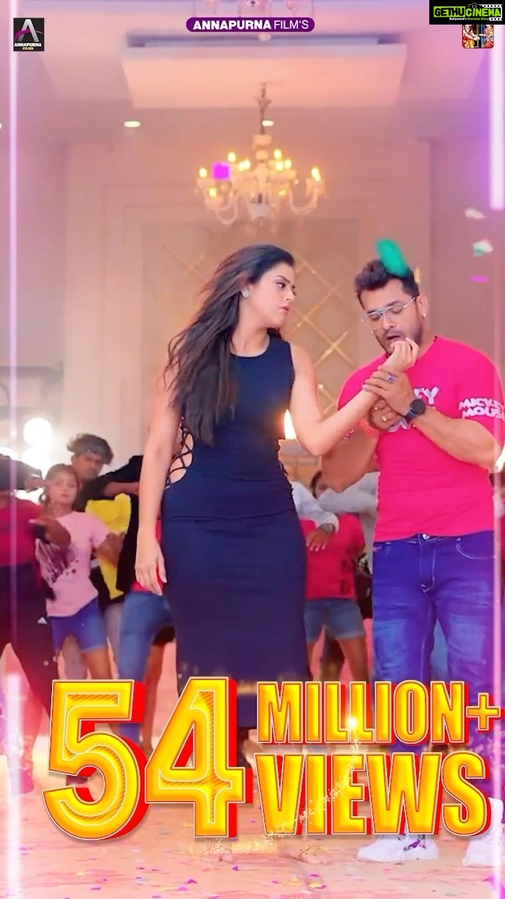 Yamini Singh Instagram - Lalka T-Shirtwa 🥰🥰 All Over Youtube Views Crossed 54 Million Views😊😊 @khesari_yadav @yaminisingh_official @iakhileshkashyap @satishsinghbabuaan @itsanujaryan @sdeepu_singh @singhvivek08 @amitpandey6974 @music_arya_sharma