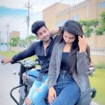 Yamini Singh Instagram – ज़रूर आएँगे ❤️❤️ @yaminisingh_official  @khesari_yadav @iakhileshkashyap @singhvivek08 Gorakhpur