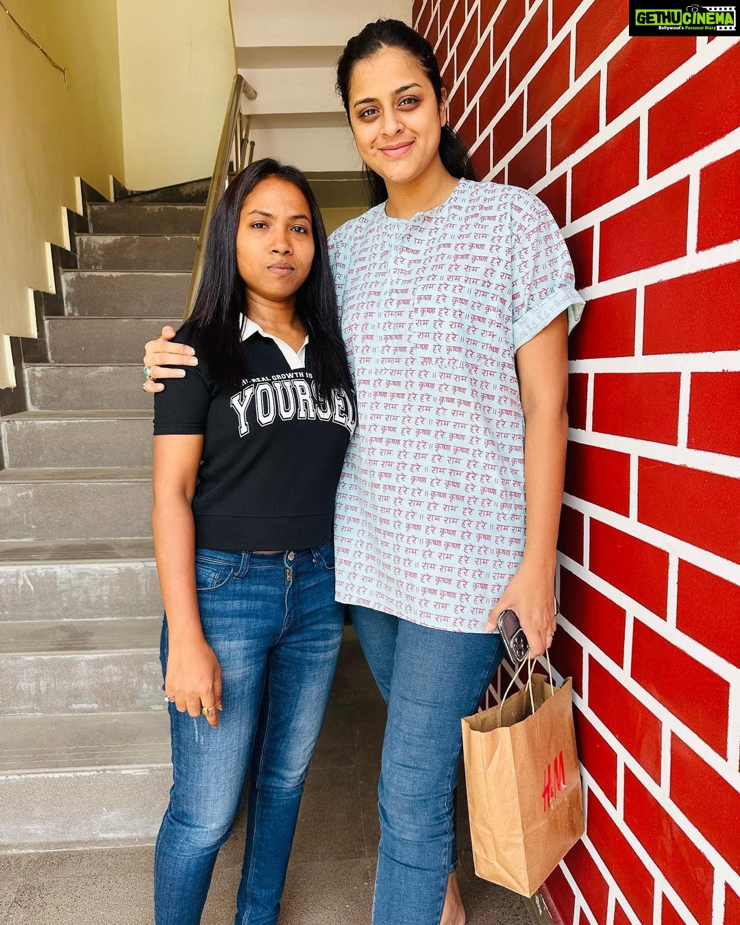 Yamini Singh Instagram - Behen❤️ Lucknow - Nawabon Ka Seher