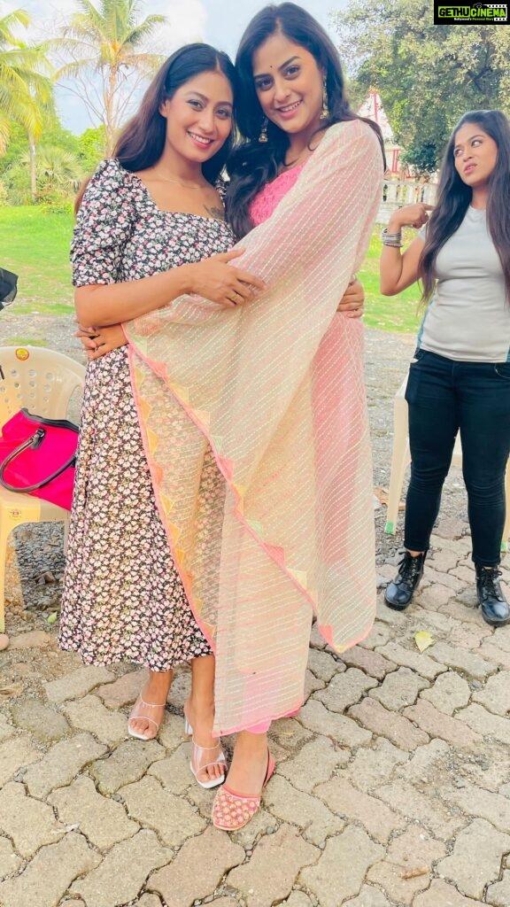 Yamini Singh Instagram - Wish you very happy birthday darling stay healthy. Stay happy stay positive stay blessed.🎂🌹👯🤩🕉️😘