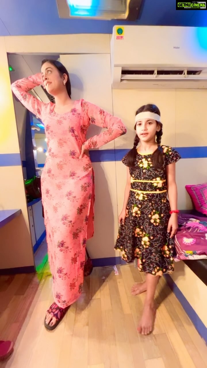 Yamini Singh Instagram - Masti with mausi and bhatiji @yaminisingh_official and @divyasingh7926 #masti #viral #trending #1millionviews