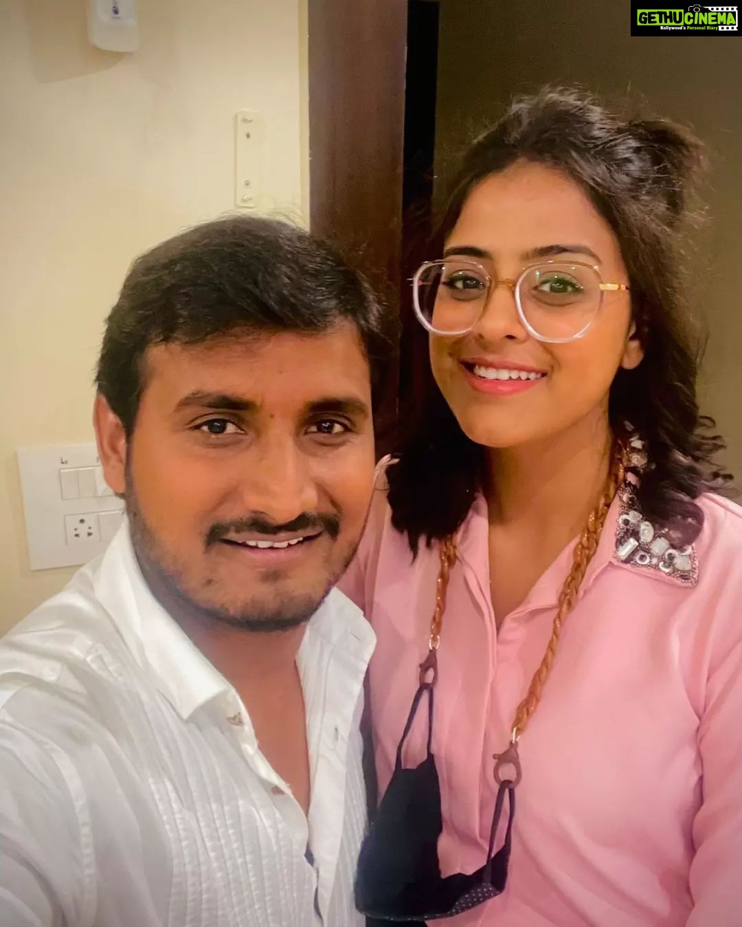 Yamini Singh Instagram - जन्मदिन की ढेर सारी शुभकामनाएं भाई बाबा विश्वनाथ आपकी हर मनोकामना पूरी करें @yaminisingh_official