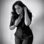 Yamini Singh Instagram - Happy birthday @yaminisingh_official 🎈 Mahadev ji ki kripa aap pe hamesha bani hai , 😇🧿❤️ #yaminisingh #anaragupta #birthday #girl #harharmahadev