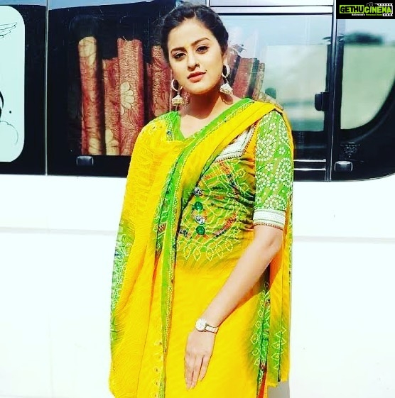 Yamini Singh Instagram - ЁЯТРЁЯТРЁЯТР рдирд┐рдд рдирдИ рдКрдБрдЪрд╛рдЗрдУрдВ рдХреЛ рдЫреБрдУ рдпрд╛рдорд┐рдиреАредрдЬрдиреНрдорджрд┐рд╡рд╕ рдХреА рдмрд╣реБрдд рдмрд╣реБрдд рдмрдзрд╛рдИ ЁЯТРЁЯТР рд╡рд╛рд░рд╛рдгрд╕реА - рдмрдирд╛рд░рд╕ - рдХрд╛рд╢реА