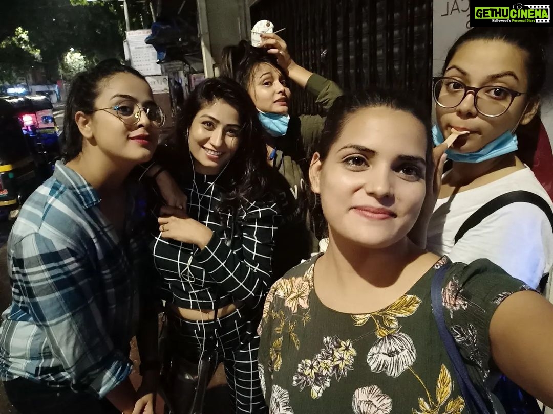 Yamini Singh Instagram - Wishing you a happiest birthday with a happy memory our confident girl 💞 love you 💞😽 @yaminisingh_official @rakshaguptaofficial @neetikajaiswal29