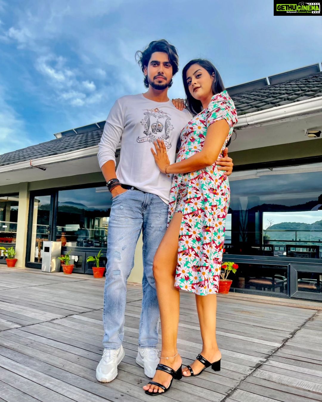 Yamini Singh Instagram - Wishing you a very very happiest birthday to the most special person my favorite @yaminisingh_official may your birthday brings a lot of smile to your face and All your dreams come true . Keep shining, Keep rocking always 💐🎊🎉❤️