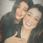 Yamini Singh Instagram - Pagli @astha23s 💙 @rakshaguptaofficial ♥️ @neelkamalsinghofficial