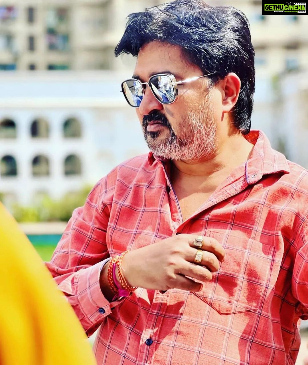 Yamini Singh Instagram - जन्मदिन की ढेरों शुभकामनाएँ @rajkumarrpandeyforever sirji ♥️ आपकी जितनी तारीफ़ की जाये उतनी कम है , एक डायरेक्टर तो आप कमाल के हो ही (no doubt) पर एक इंसान उससे भी ज़्यादा अच्छे हो । आप सबको एक जैसा प्रेम करते हो ये आपकी बात मुझे आपसे सीखने मिली , ईश्वर से चाहूँगी के इस इण्डस्ट्री में आप हमेशा बतौर निर्देशक बड़ी और अच्छी फ़िल्में देते रहिये जैसे अब तक दिये हैं । हर हर महादेव ♥️😇
