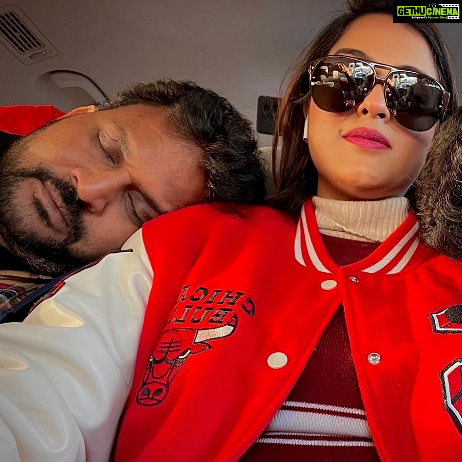 Yamini Singh Instagram - Happy Birthday to our tallest director sir. ЁЯдЯЁЯП╗ЁЯШО рдЖрдкрдиреЗ рд╣рдореЗрд╢рд╛ рдореЗрд░реЗ рд▓рд┐рдпреЗ рдЕрдЪреНрдЫрд╛ рд╣реА рдЪрд╛рд╣рд╛ , рдмрд╛рдд рд╣реЛ рдирд╛ рд╣реЛ , рдХрд╛рдо рдХрд░реЗ рдирд╛ рдХрд░реЗрдВ рдХреЛрдИ рдорд╕рд▓рд╛ рдирд╣реАрдВ , рдЗрди рд╕рдмрдХреЗ рдмрд╛рд╡рдЬреВрдж рднреА рдЖрдк рд╣рдореЗрд╢рд╛ рдореЗрд░реА рдкреНрд░рд╢рдВрд╕рд╛ рдХрд░рддреЗ рдирдЬрд╝рд░ рдЖрдпреЗ , рдЗрд╕рдХреЗ рд▓рд┐рдП рдмрд╣реБрдд рдмрд╣реБрдд рдзрдиреНрдпрд╡рд╛рдж рд╕рд░тЩея╕П рдорд╣рд╛рджреЗрд╡ рдЖрдкрдХреЛ рдЦрд╝реБрд╢рд┐рдпрд╛рдБ рджреЗрдВ рдФрд░ рд╢реНрд░реА рдХреГрд╖реНрдг рдЖрдкрдХреЛ рд╕рд╣реА рд░рд╛рд╣ рджрд┐рдЦрд╛рддреЗ рд░рд╣реЗ ЁЯШЗтЬи PS: ye sir nakli so rahe hai bas photo ke liye ЁЯдг #yaminisingh #ananjayraghuraj #happybirthday