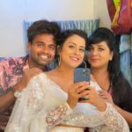 Yamini Singh Instagram - Bhojpuri super Star heroin My Boss Yamini Singh aur Soniya didi mekup artist apke bare me kya likhu di such me apke jaise mujhey koi nhi mila bdi bahan tqq so much di ap hme itna support karti hai di love you di Gopiganj Market