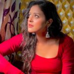 Yamini Singh Instagram - है इश्क़ तुम्हें भी बेपनाह , क्यूँ छुपाते हो ? 🤍🙈 #yaminisingh