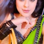 Yamini Singh Instagram - मेरी समस्त यात्राओं का अंतिम पड़ाव हो तुम , मेरे अंदर जगी हर ख़्वाइश का पूर्णविराम हो तुम … 🤍🦚 राधे राधे ♥️ #yaminisingh