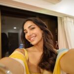 Yogita Bihani Instagram - Mere Tumhare Sabke Liye Happy Diwali 🪔💛✨😘 Wearing @ease_kv @viralmantra Jewellery @azotiique #HappyChotiDiwali #LiveLoveLaugh #LightUp