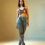 Yogita Bihani Instagram - Boom 💥💥💥 Shot by - @kapilcharaniya Stylist - @jeevikab Assistant stylist - @styleparvaars MUA - @vibhagusain Hairstylist - @nargis9052 Jewellery - @shealuxejewels Top - @urbanic_in Jeans - @storets Shoes - @publicdesire