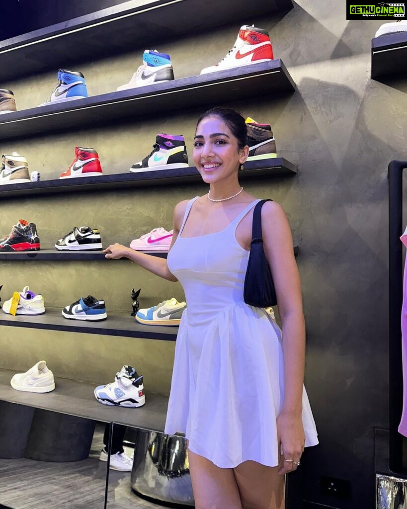 Yogita Bihani Instagram - Presenting you the @sneakercafemumbai by my favourite & most talented human @isanjaybishnoi From sneakers, T-shirts to all things cool they have you covered. Don’t forget to visit the store or shop online. ♥♥ #sneakercafemumbai #shop #Newintown