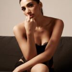 Yogita Bihani Instagram - Make way ♟️ Photographer - @kapilcharaniya Stylist - @jeevikab Assistant stylist - @styleparvaars MUA - @vibhagusain Hairstylist - @nargis9052 Jewellery - @shealuxejewels Corset - @urbanoutfitters Skirt - @zara Shoes - @prada #allblack #mood #sleek