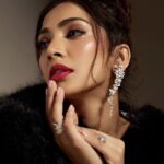 Yogita Bihani Instagram - I feel so vintage!! Team 🖤 Photographer - @kapilcharaniya Stylist - @jeevikab Assistant stylist - @styleparvaars MUA - @vibhagusain Hairstylist - @nargis9052 Jewellery - @shealuxejewels