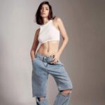 Yogita Bihani Instagram - flexing 🤸🏻 Photographer - @kapilcharaniya Stylist - @jeevikab Assistant stylist - @styleparvaars MUA - @vibhagusain Hairstylist - @nargis9052 Jewellery - @shealuxejewels Top - @zara Jeans - @storets