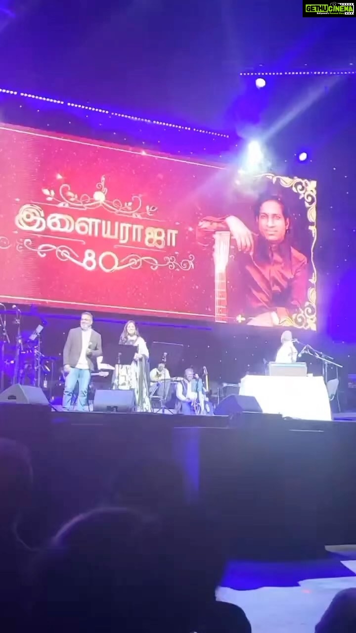 Yugendran Instagram - Per vechalum vekkama by @yugendranvasudevan and @_shwetamohan_ at Rajaa sir Concert in Germany 🇩🇪 #pervechalum #germany #ilayaraja80 #kamalhaasan #concert #singer #yugendranvasudevan #yugendran #malaysiavasudevan #sjanaki Rudolf Weber-ARENA