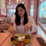 Zareen Khan Instagram - Just Another day in Paradise ! 🦄 #HappyHippie #Dubai #UAE #TravelDiaries #Foodgasm #Food #Pink #Cafe #NoFilterNeeded #JustHappyVibes @elan_cafe #ZareenKhan