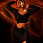 Zareen Khan Instagram - ♠️ Outfit by @charmisdesign Jewellery by @rubans.in Styled by @hitendrakapopara Fashion Team @tanyakalraaa @sarinabudathoki Makeup @makeupbyvinod Hair @shab_qureshi786 📸 - @sjframes #ZareenKhan