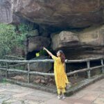 netri nisarg trivedi Instagram - Bhimbetka Caves! Google for more information! Swipe ➡️➡️➡️ Bhimbetka rock shelters
