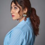 netri nisarg trivedi Instagram - Outfit : @rtee_couture Accessories & Purse : @stylewithdaksha_kashti MUA : @parthu_makeupofficial Hair : @divya_vaghela_1204 Captured by : @its_kishan_creation Stylist : @stylebydevang #styledbydevang