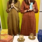 netri nisarg trivedi Instagram - Diwali ma offer ne free Gifts maley toh na thodi kehvay!! Happy Diwali with #oppo #oppoindia #oppogujarat #reelsvideo #viralreels #oppogujarat #advertisement #netritrivedi #actor #ahmedabad #mumbai #gujarat #gujaratifilms
