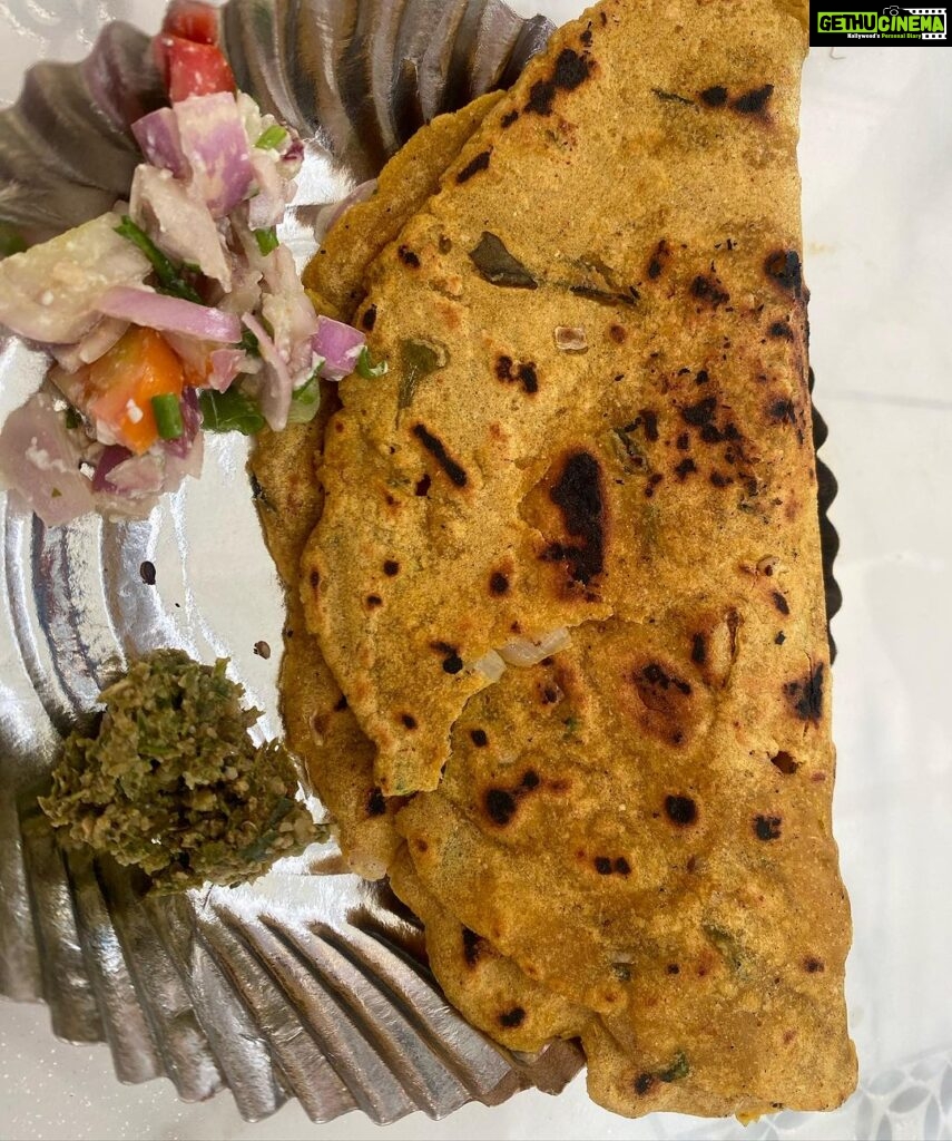 netri nisarg trivedi Instagram - A day in Pune… DagduSheth Darshan 🙏🏻🐘 Along with amazing authentic Maharashtrian Food. Thankyou @radhika.bagdai for being a wonderful host! Dagdusheth Ganapti, Pune