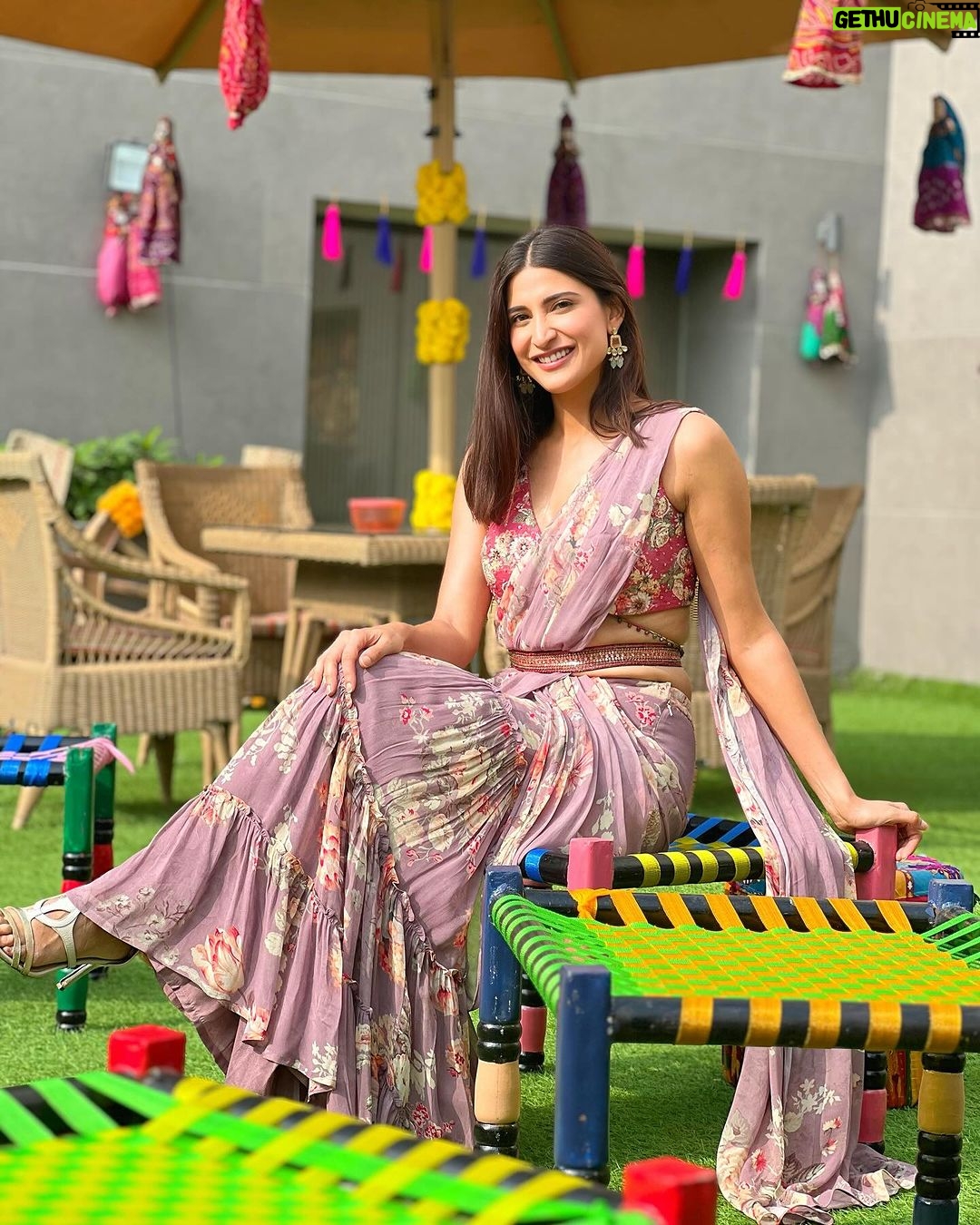 Aahana Kumra Instagram - Because Sundays are for sarees! 🥻🥻 🤌🙃🌸💕🌞 #sareenotsorry #sunday . . . . #sundayfunday #sareelover #sundayvibes #sundaybumday #sundaymotivation #aahanakumra Vadodara, Gujarat, India