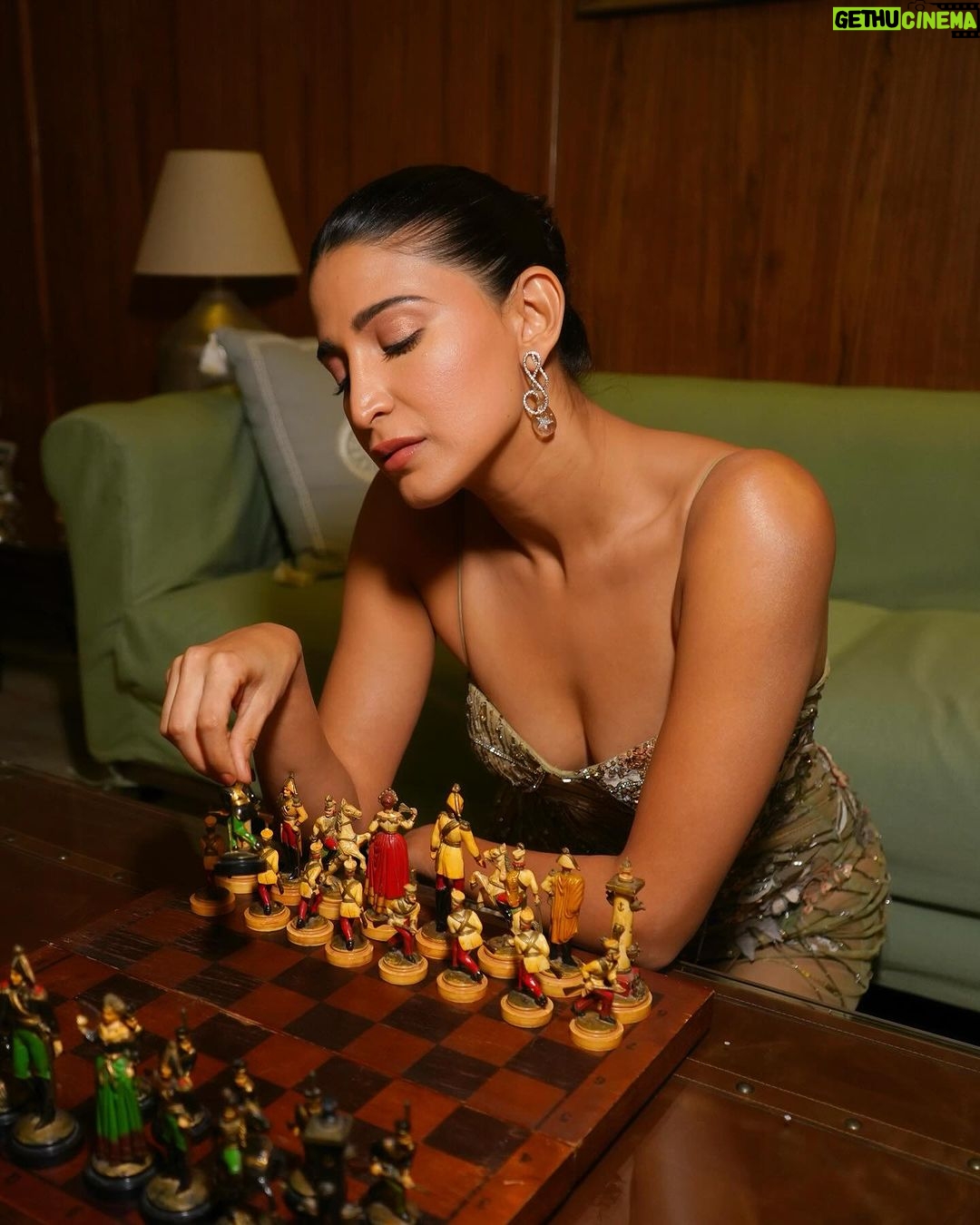 Aahana Kumra Instagram - Life is a game of chess♟️♣️ If you lose the queen you’ll probably lose the game ♟️🖤 Outfit : @sahilkochharofficial Jewellery : @vasundharajewelry Shoes : @oceedeeshoes Styling : @juhi.ali Make up : @malcolm_m_fernandes Hair : @nilamjadhav1086 #wednesdaywisdom . . . . #starrystarrynight #starsshinedown #gown #eveningdress #photoshoot #aahanakumra #portriats #tuesday #wednesday Mumbai, Maharashtra